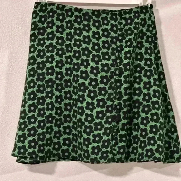 159. Urban Outfitters Women's Green and Black Skirt - Picture 9 of 9